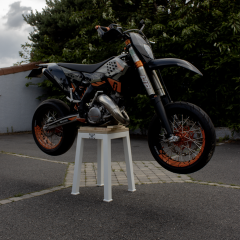 “RIG” motorcycle stool